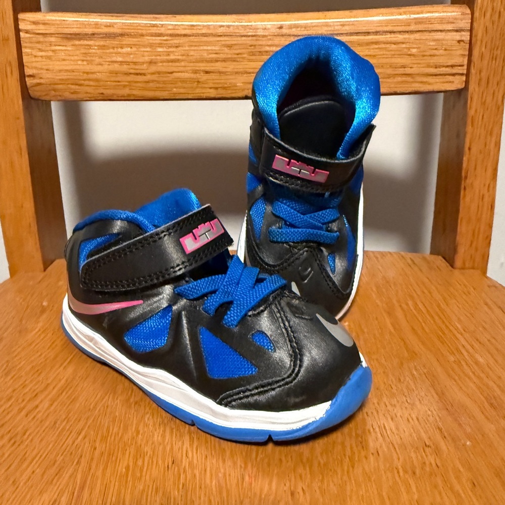 Nike LeBron kids 7C sneaker